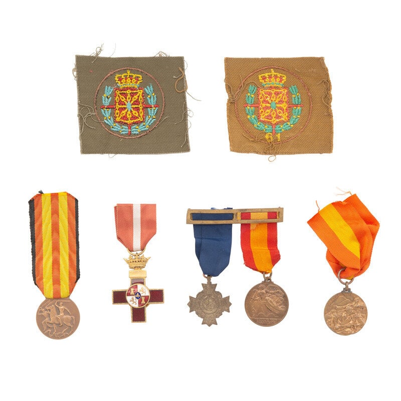 [Militaria] Medals, patches, insignia, and sashes from the Spanish Civil War, ca 1930s-1940s. : [Militaria] Medals, patches, insignia, and sashes from the Spanish Civil War, ca 1930s-1940s. Spanish Civil War Lot comprised of X items related to service in the Spanish Civil War, including the