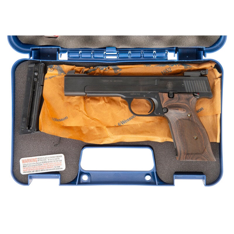 *Smith & Wesson model 41 in Box (1 of 2)