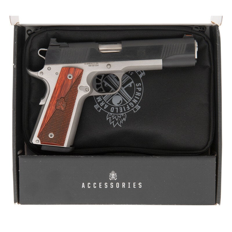 *Springfield Ronin Operator 9mm with Case: *Springfield Ronin Operator 9mm with Case 9mm. 5" barrel length. Silver cerakote finish to receiver with blued slide mounting fiber optic front sight and rear white dot sights. Single action short