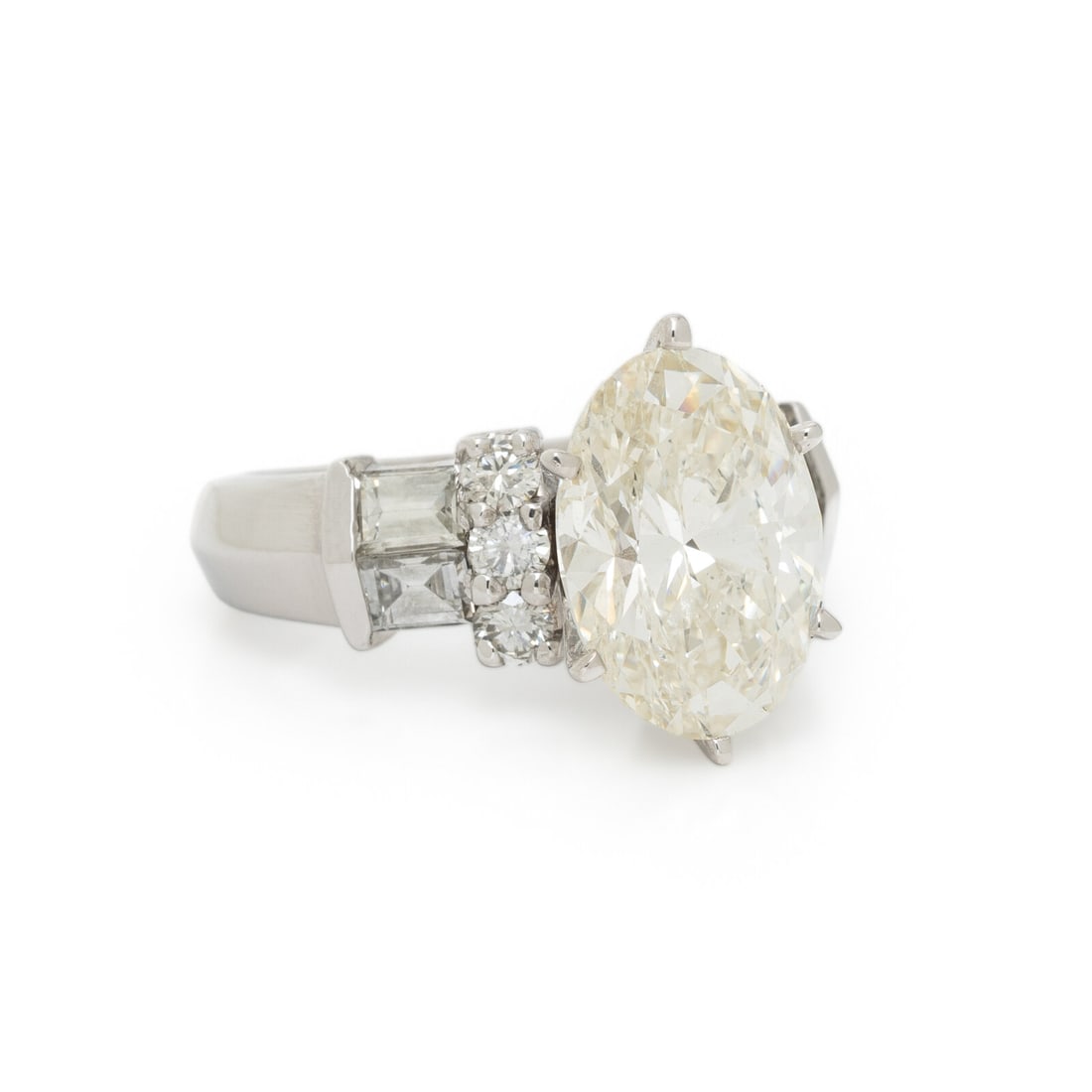 DIAMOND AND PLATINUM RING - 2