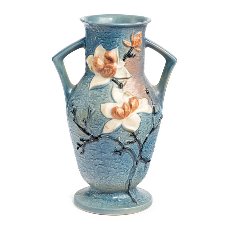 A Roseville Pottery Magnolia Vase (1 of 13)