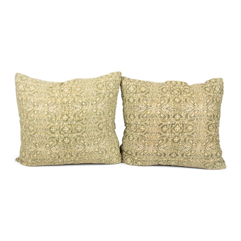 A Pair of Fortuny Moresco Throw Pillows - 2