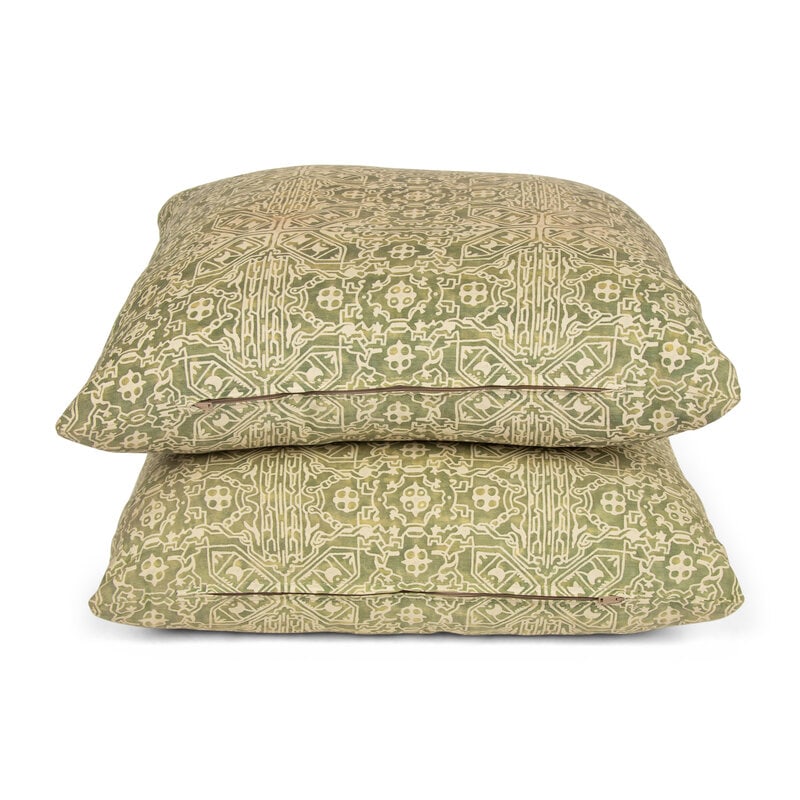 A Pair of Fortuny Moresco Throw Pillows - 3