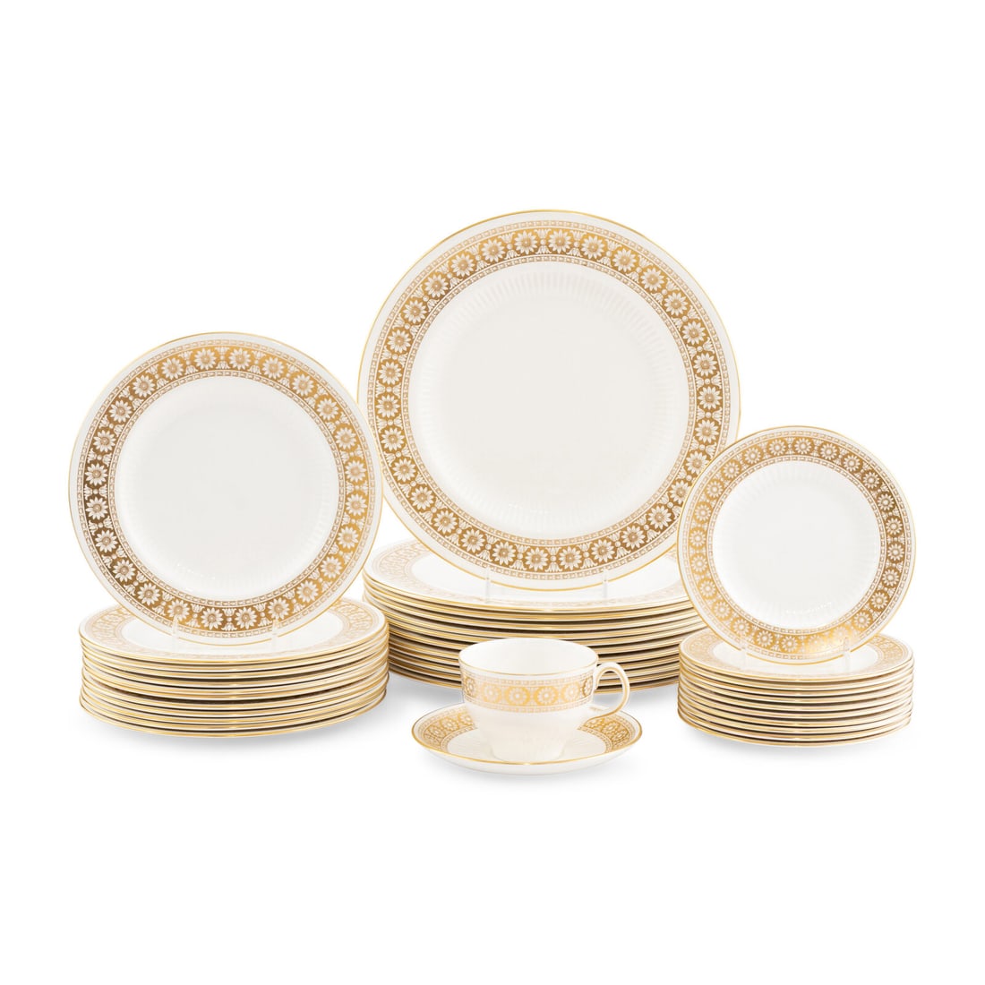 A Wedgwood Marguerite Porcelain Dinner Service (1 of 4)