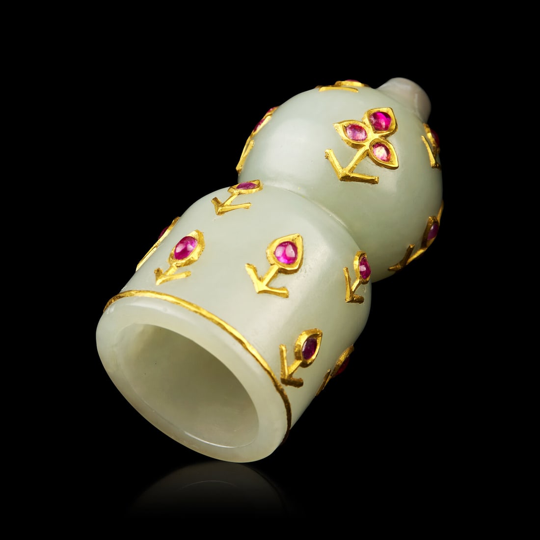An Unusual Pale-celadon Jade Ruby-set Huqqa Mouthpiece, Mughal, Early 19th Century 莫臥 - 2