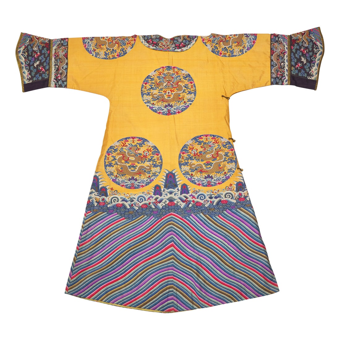 A Chinese Yellow Kesi Dragon Roundel Robe, Late 19th Century 清晚期 黃 - 2