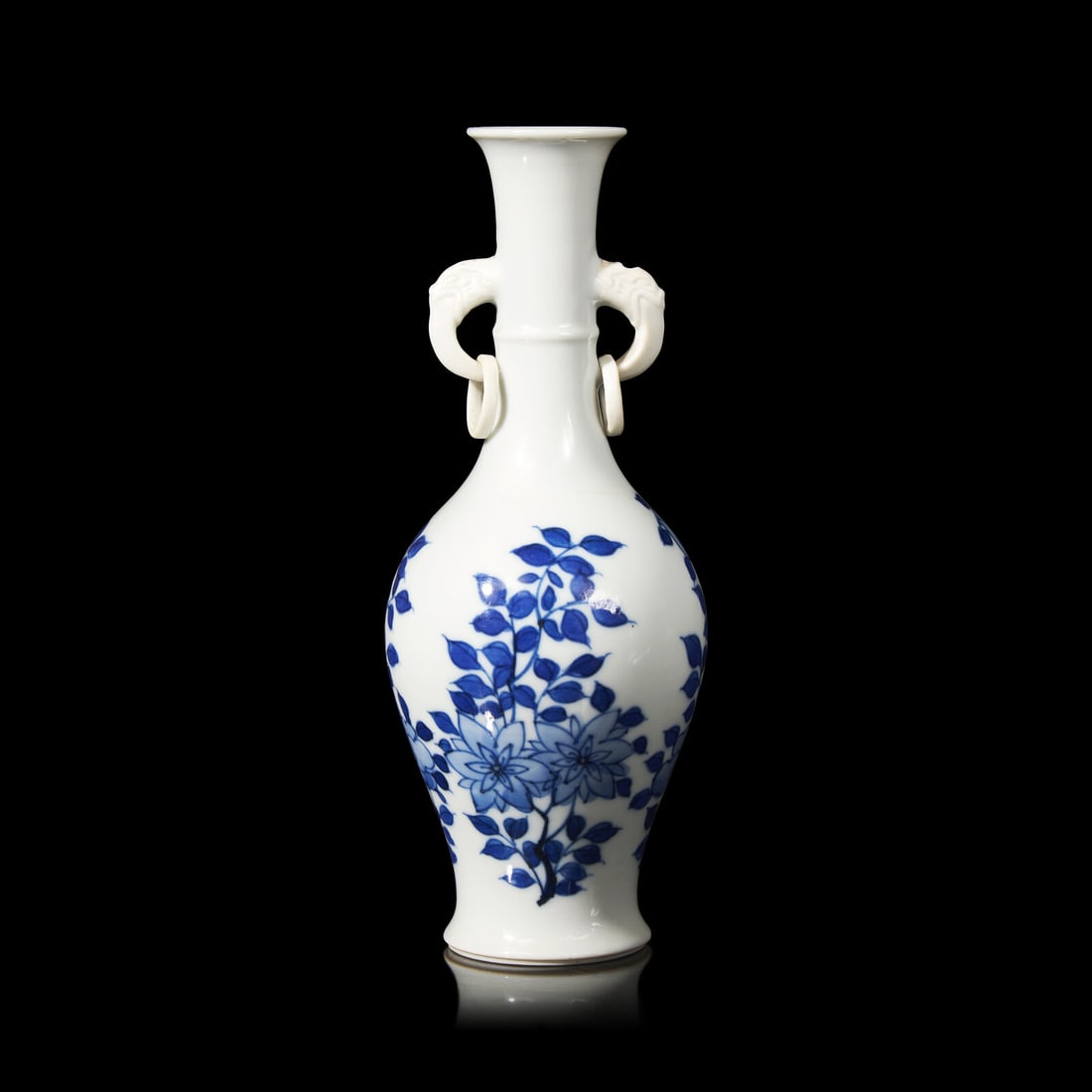 A Chinese Blue and White Porcelain Handled Vase, Kangxi Period 清康熙 青 (1 of 3)