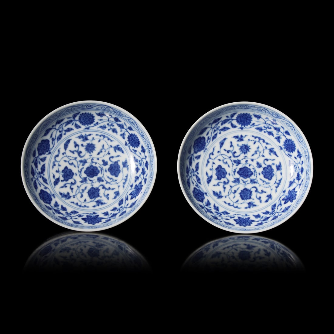 A Pair of Chinese Blue and White Porcelain Dishes, Late Qing Dynasty/Republic Period 晚清 (1 of 2)