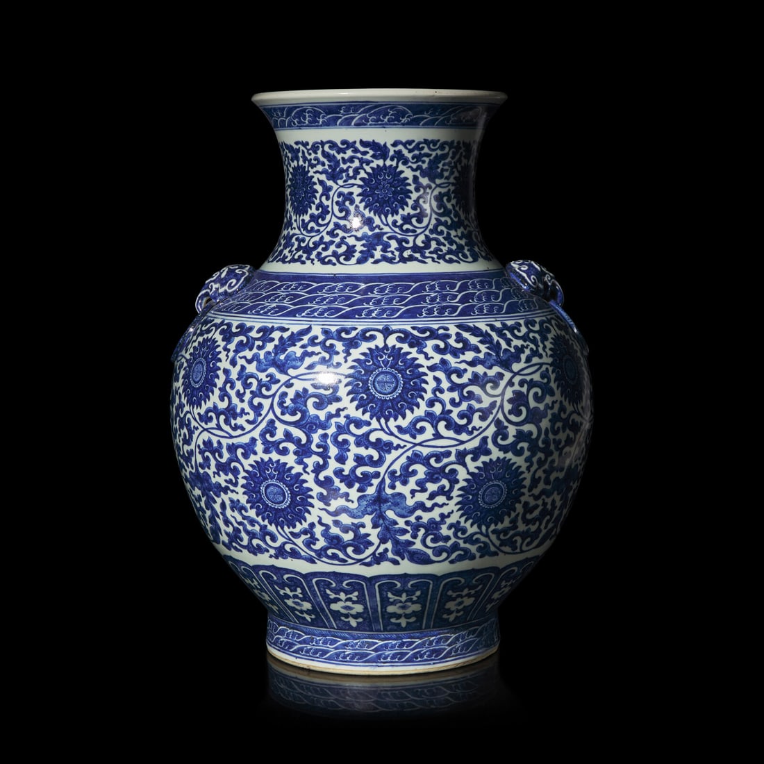 A Large Chinese Blue and White Porcelain Hu Vase, 20th Century 近代 乾隆 (1 of 5)