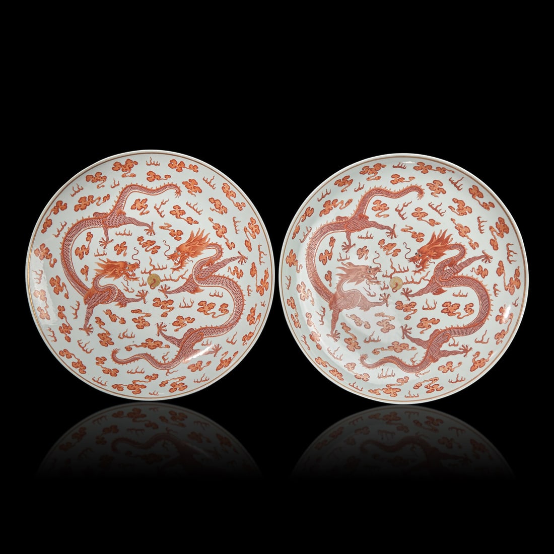 A Pair of Large Chinese Iron-Red Decorated 'Dragons' Chargers, Late Qing Dynasty 清晚: A Pair of Large Chinese Iron-Red Decorated 'Dragons' Chargers, Late Qing Dynasty 清晚期 礬紅彩龍戲珠賞盤一對 Late Qing Dyn