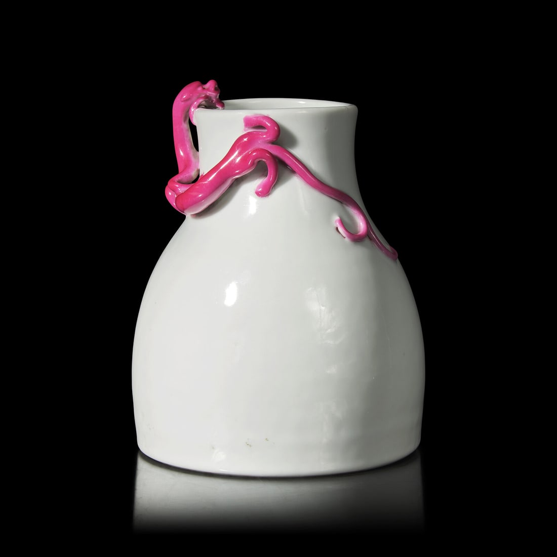 A Chinese Ruby Enameled White Glazed Porcelain 'Chilong' Vase, Possibly 18th Century 或清: A Chinese Ruby Enameled White Glazed Porcelain 'Chilong' Vase, Possibly 18th Century 或清中期 “毓秀軒製”款白釉盤