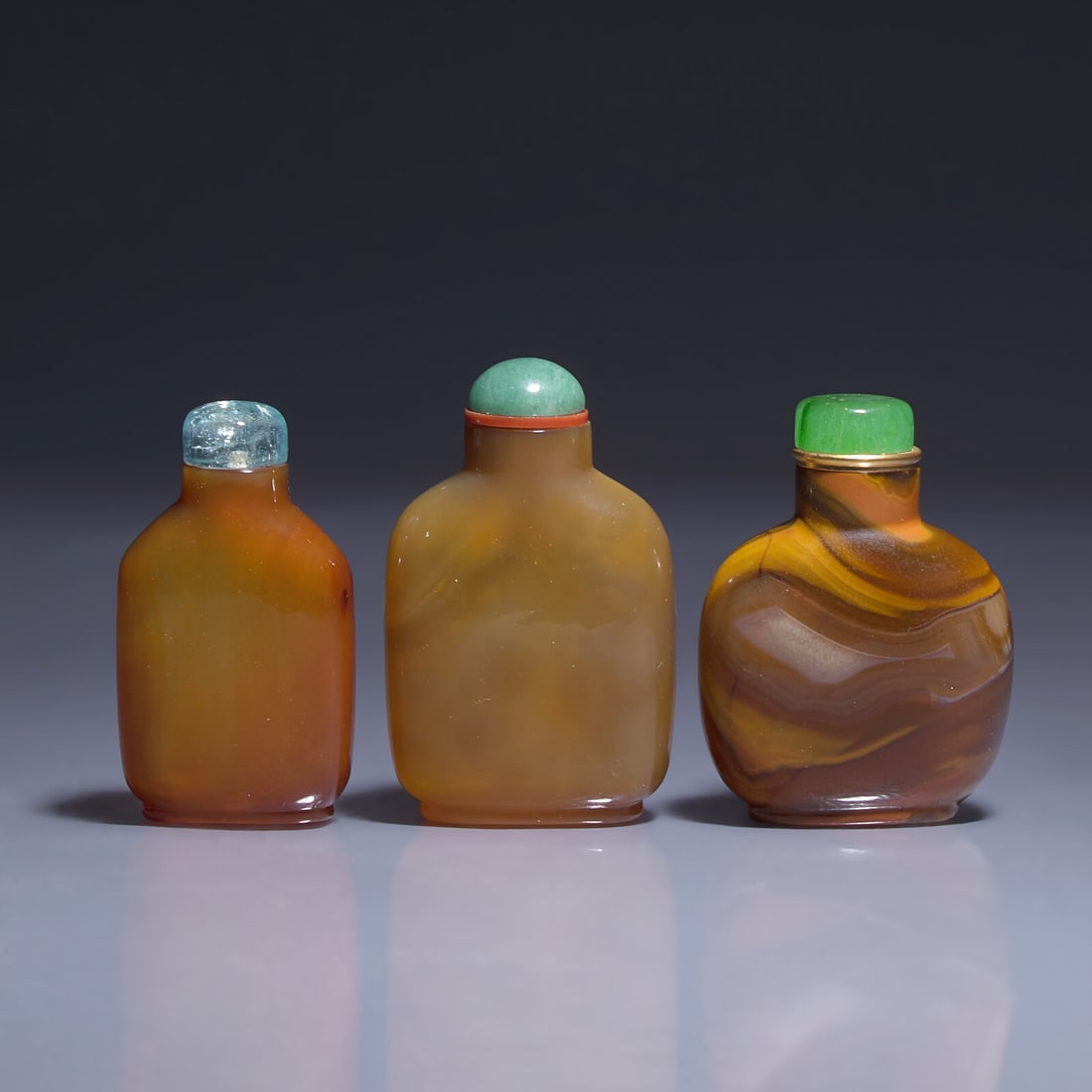 Three Chinese Agate Snuff Bottles, 18th-19th Century 清中期 瑪瑙 (1 of 2)