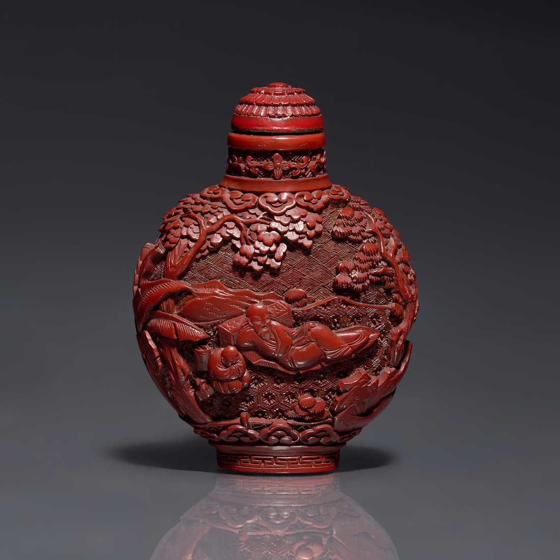 A Chinese Carved Cinnabar Lacquer Snuff Bottle, Late 18th-19th Century 清中期 (1 of 4)