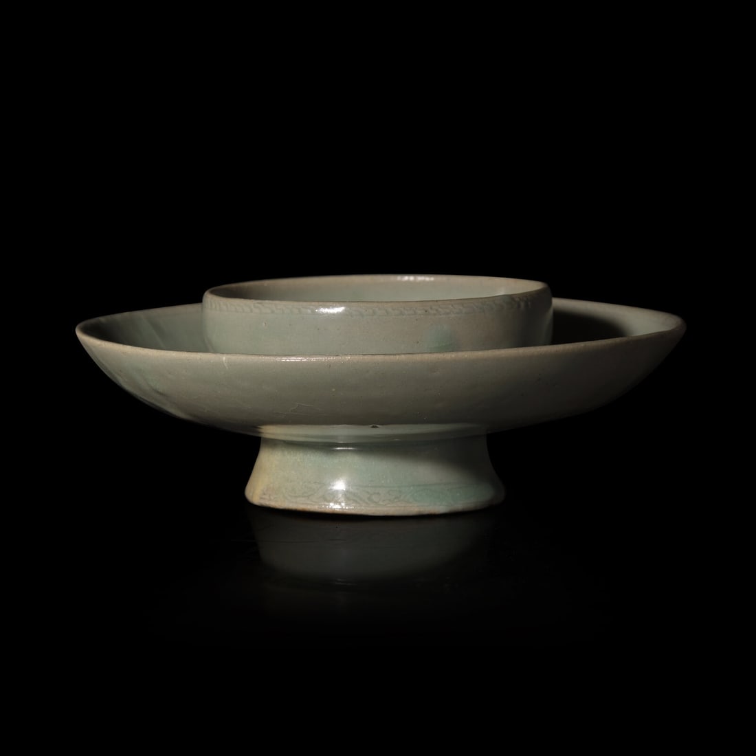 A Korean Celadon Cup Stand, 12th/13th Century 十二-十三世紀 (1 of 3)