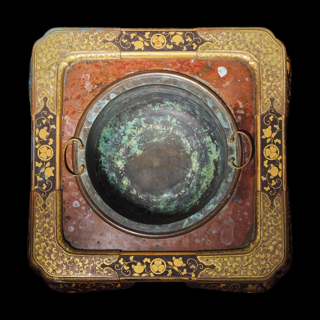 A Japanese Lacquer Hibachi and Metal Liner, with Tokugawa Mon, Edo-Early Meiji Period 日 (1 of 4)