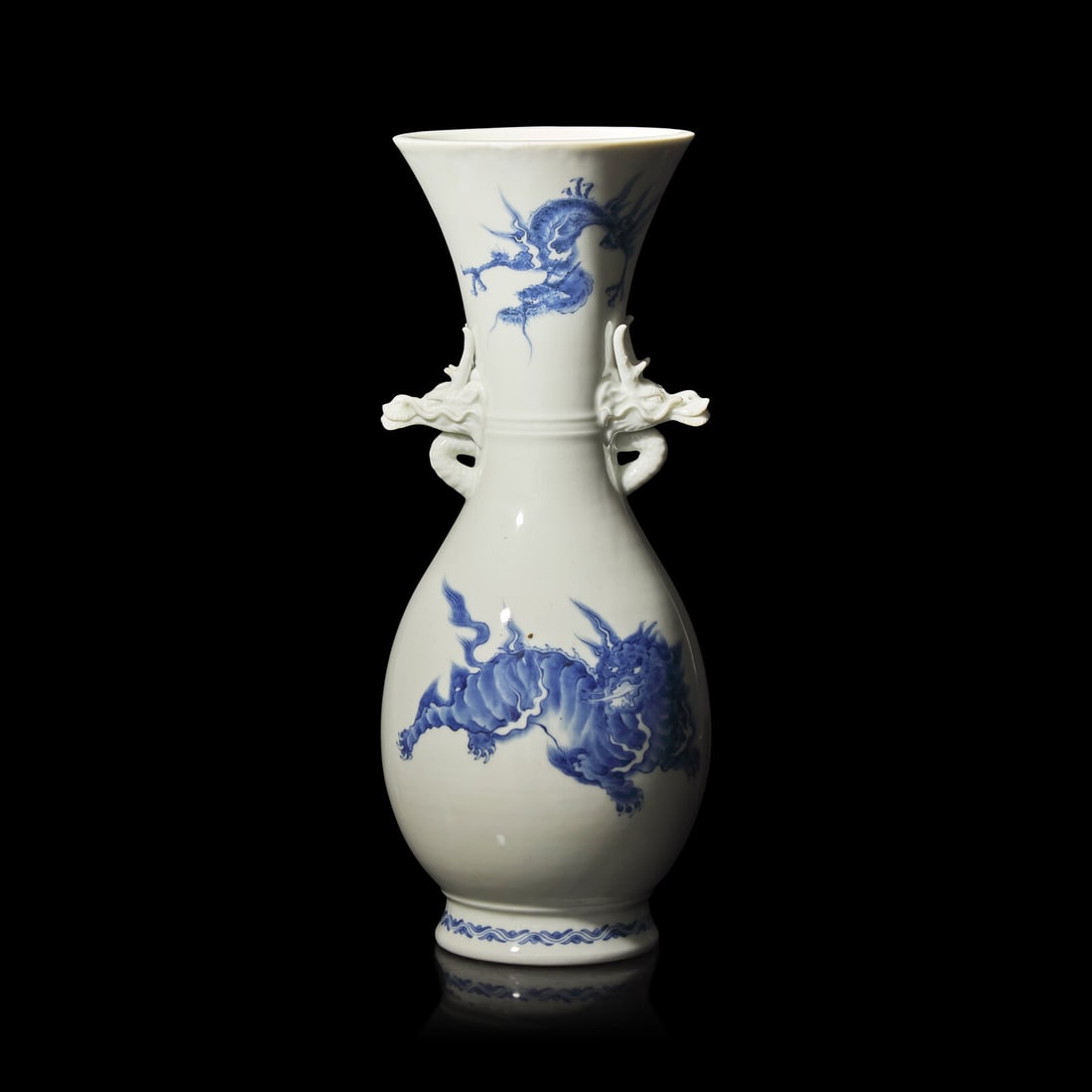 A Japanese Hirado Blue and White Porcelain 'Mythical Beast and Dragons' Vase, Meiji Period 日: A Japanese Hirado Blue and White Porcelain 'Mythical Beast and Dragons' Vase, Meiji Period 日本明治時期 平戶燒青花瑞獸 