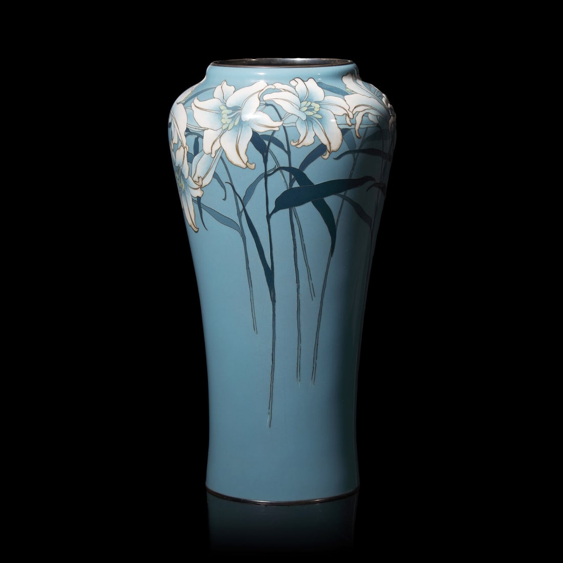 A Japanese Cloisonne and Moriage Enamel 'Lilies' Vase, Ando Jubei Workshop, Meiji/Taisho Period: A Japanese Cloisonne and Moriage Enamel 'Lilies' Vase, Ando Jubei Workshop, Meiji/Taisho Period 日本明治/大正時代 安藤重兵ऴ