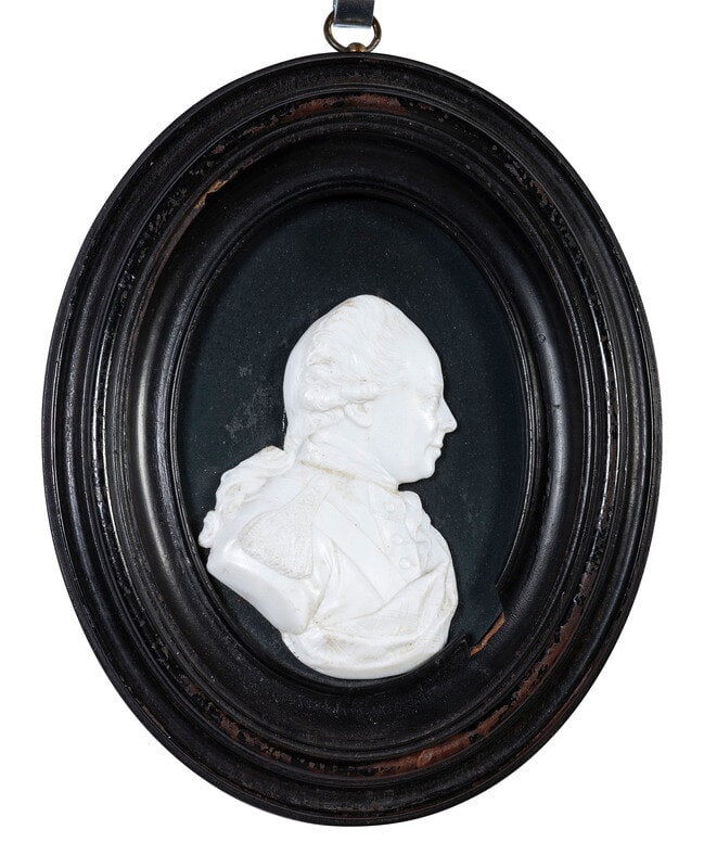 Two English White Paste Silhouette Bust Portraits of a Lady and a Gentleman - 4