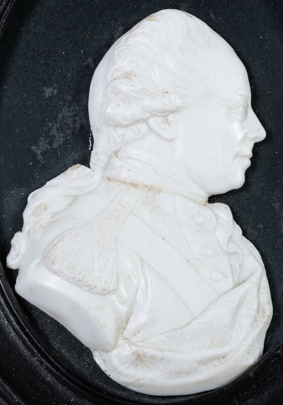 Two English White Paste Silhouette Bust Portraits of a Lady and a Gentleman - 5