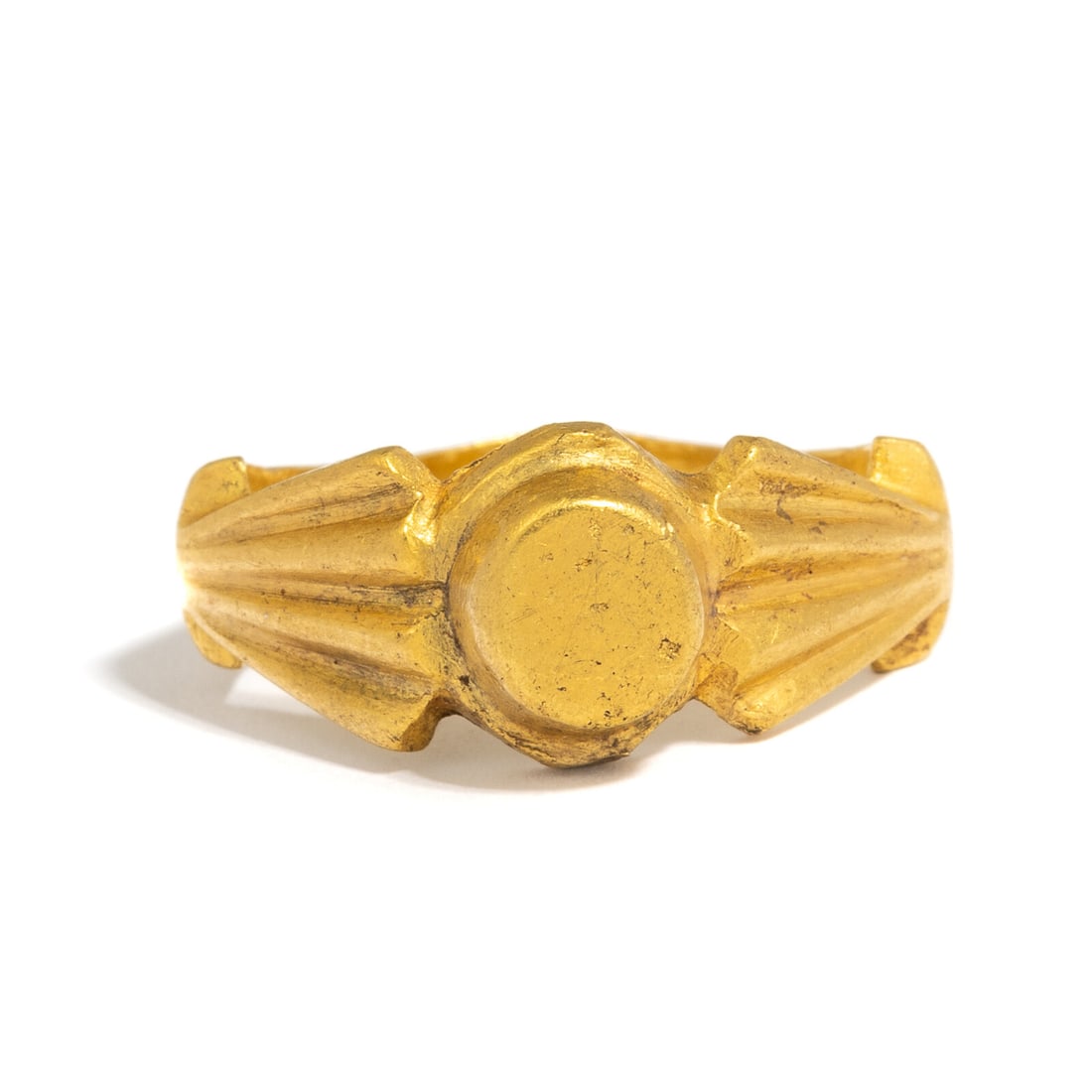 A Roman Gold Finger Ring - 2