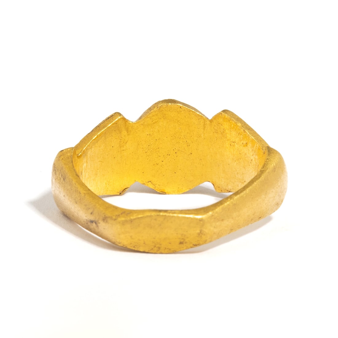 A Roman Gold Finger Ring - 3