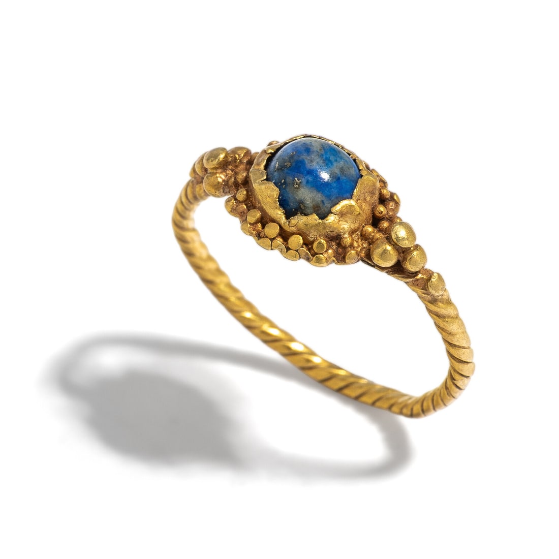 A Seljuk Gold and Lapis Lazuli Finger Ring (1 of 3)