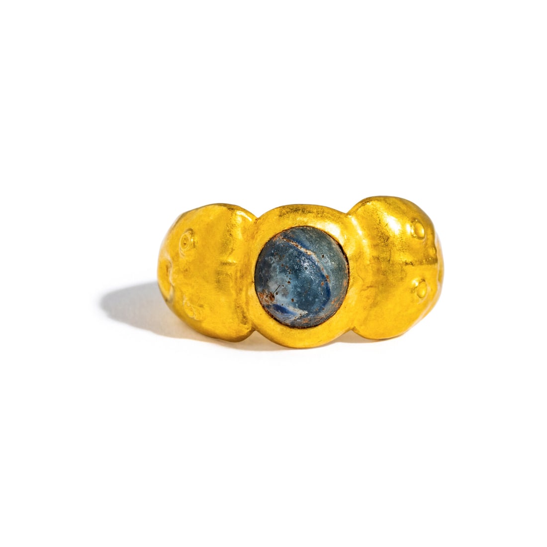 A Javanese Gold-Alloy Gem-Set Ring - 2