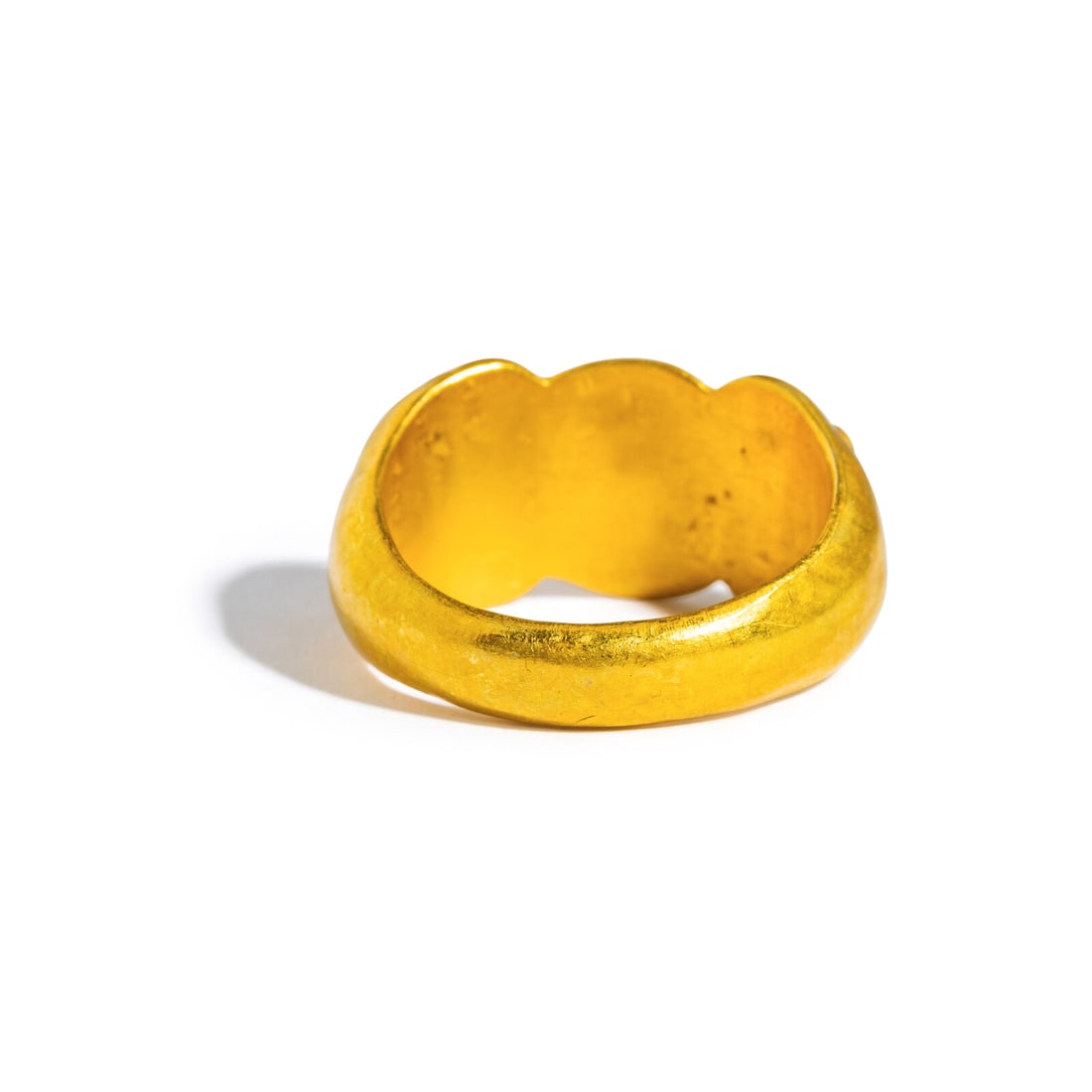 A Javanese Gold-Alloy Gem-Set Ring - 3