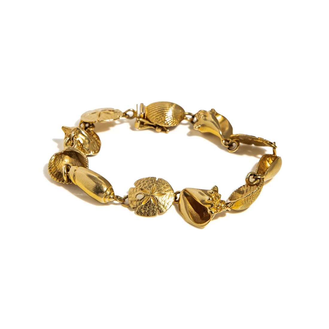 YELLOW GOLD SHELL LINK BRACELET: YELLOW GOLD SHELL LINK BRACELET 14 karat yellow gold. 7 inches long. Stamp: 14K PAT 5309616. Gross weight: 14.95 dwt. Property from the Estate of Judy Chapman This lot is located in Chicago.