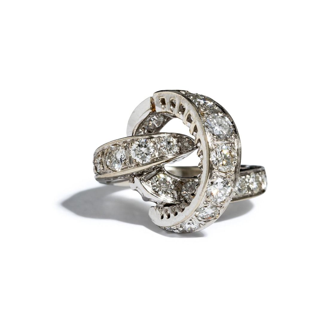 WHITE GOLD AND DIAMOND RING - 2