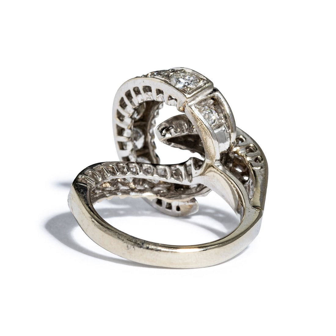 WHITE GOLD AND DIAMOND RING - 3