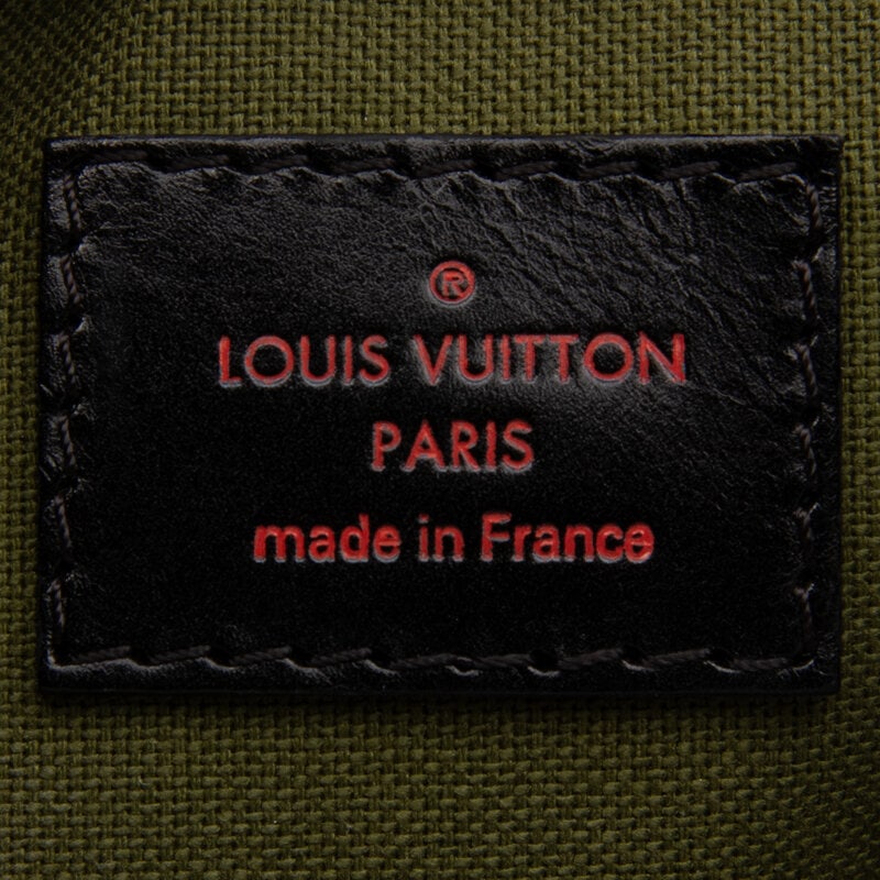 Louis Vuitton, Infrarouge Monogram Dora Soft MM Bag - 4