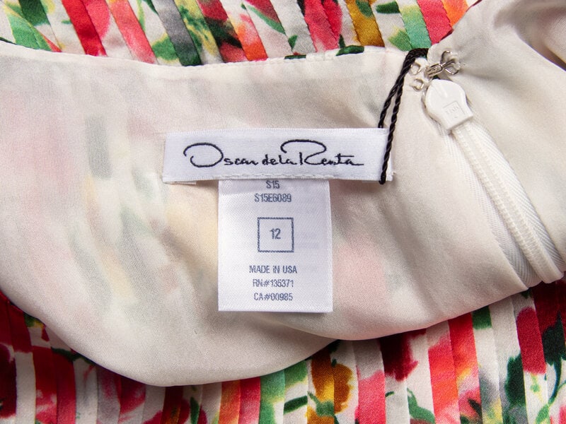 Oscar de la Renta, Floral Pintucked Silk Dress - 4