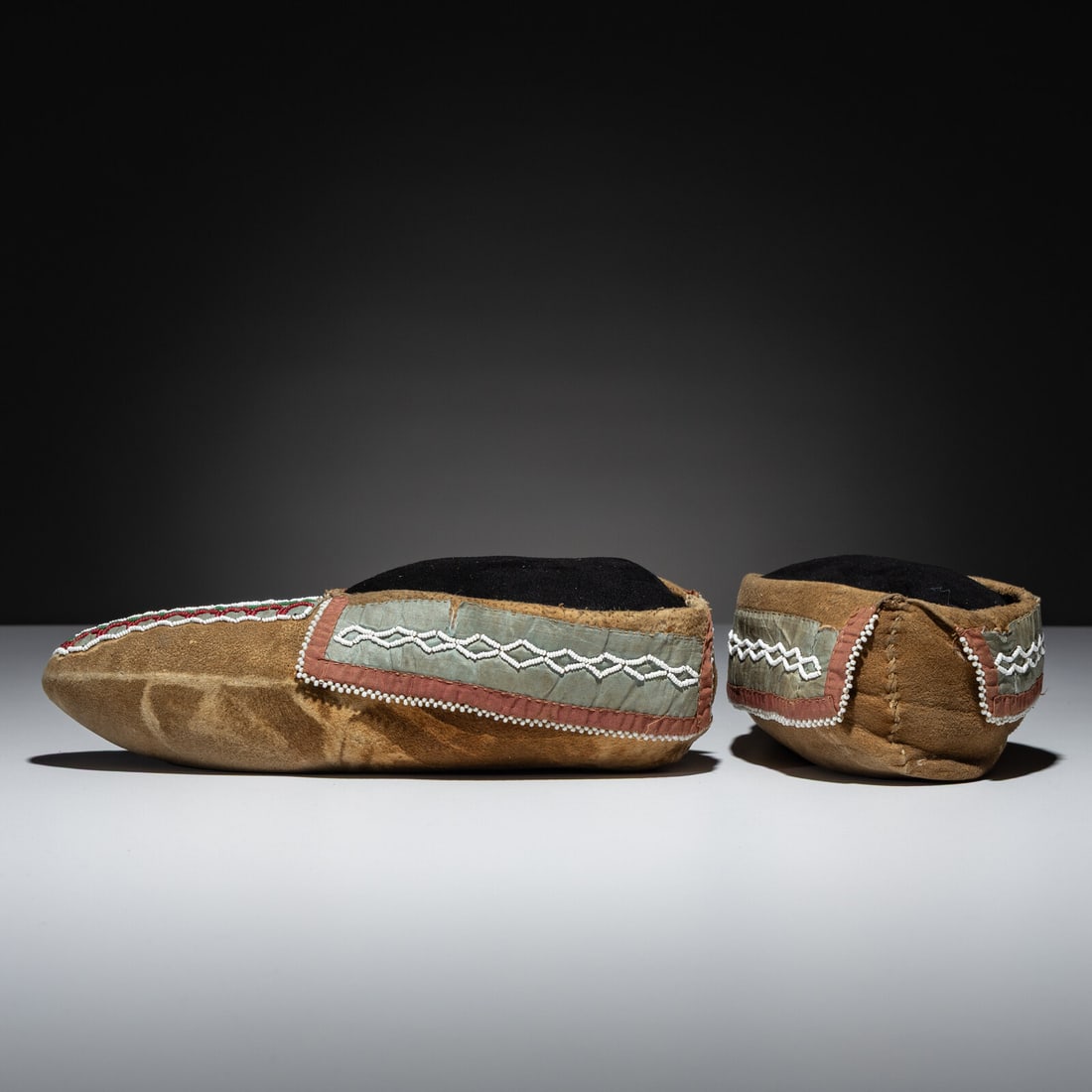 Northeastern Woodlands Beaded Hide Moccasins - 2