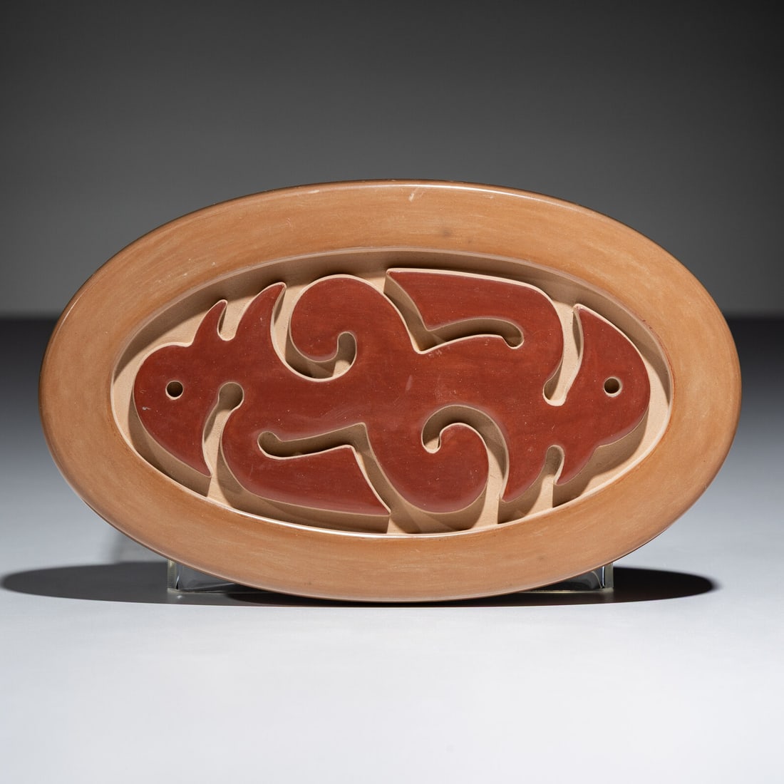 Nathan Youngblood (Santa Clara, b. 1954) Redware Carved Pottery Lid: Nathan Youngblood (Santa Clara, b. 1954) Redware Carved Pottery Lid signed on underside height 1-1/2 inches x length 4 inches x width 6-1/2 inches This lot is located in Chicago.
