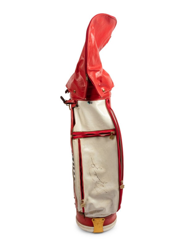 A Michael Jordan Signed Autograph Wilson Golf Bag (Beckett Authentication Services): A Michael Jordan Signed Autograph Wilson Golf Bag (Beckett Authentication Services) Inscribed "Michael Jordan" in black ink. This lot is located in Chicago. 