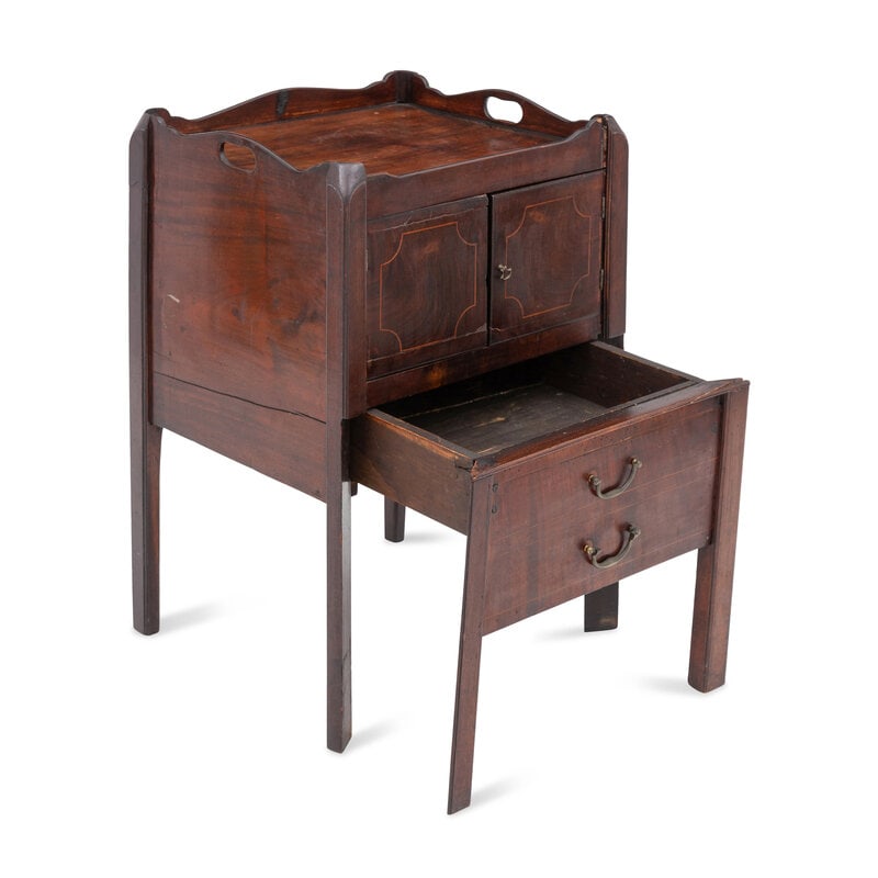 A Group of Two Georgian Mahogany Commodes - 4
