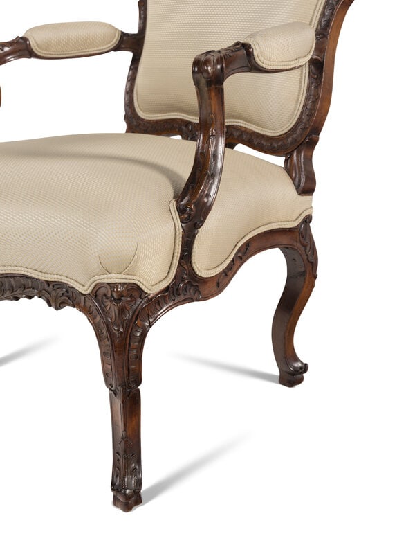 A Pair of Louis XV Style Fauteuils - 3