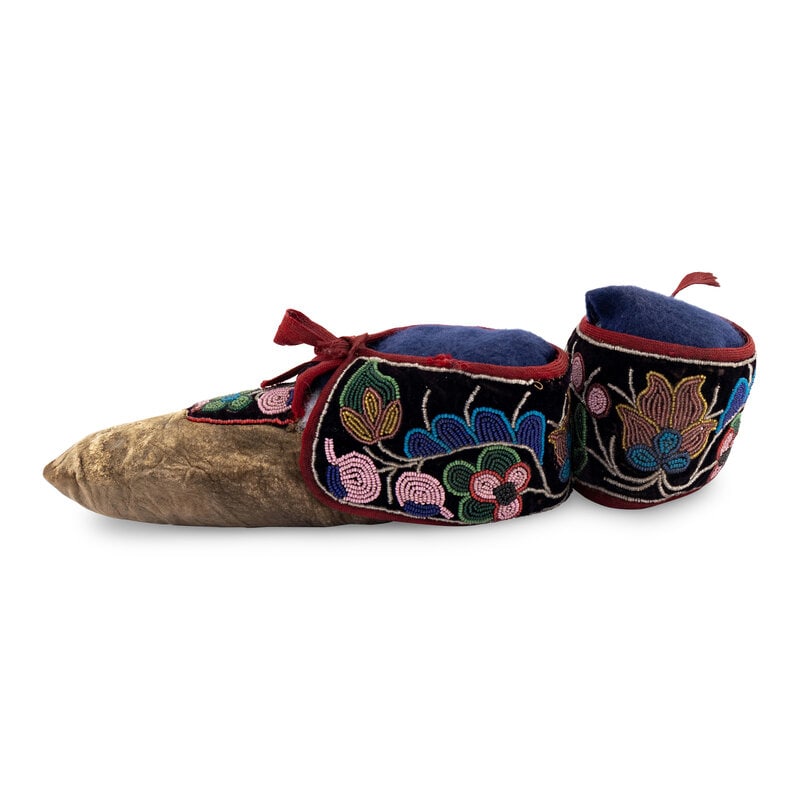 Athabaskan and Haudenosaunee Beaded Hide Moccasins - 2