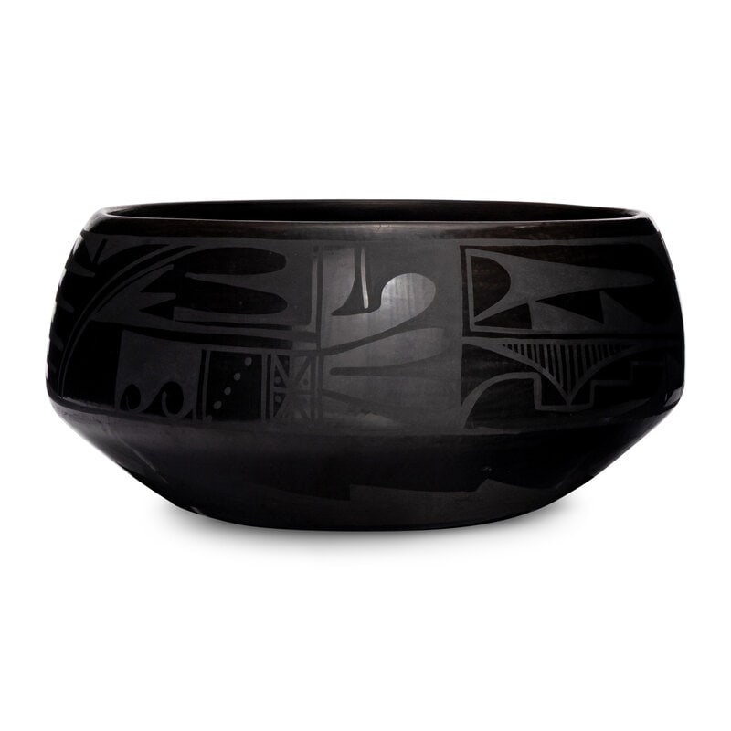 Carmelita Dunlap (San Ildefonso, 1925-1999) Large Blackware Pottery Jar: Carmelita Dunlap (San Ildefonso, 1925-1999) Large Blackware Pottery Jar signed on baseheight 7 inches x diameter 14-1/2 inches This lot is located in Chicago. <