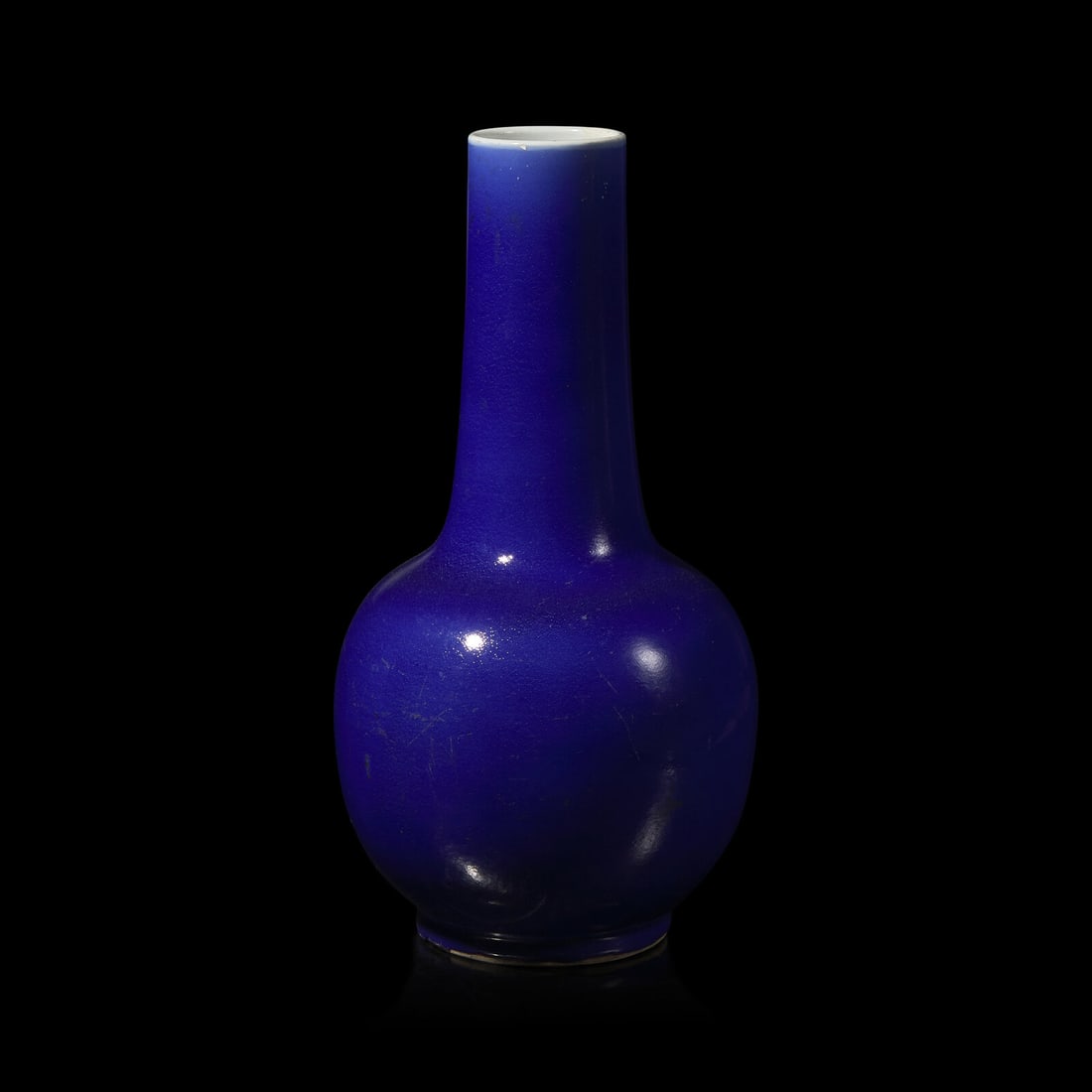 A Large Chinese Blue Glazed Porcelain Bottle Vase, Late 19th Century 清晚期 (1 of 3)