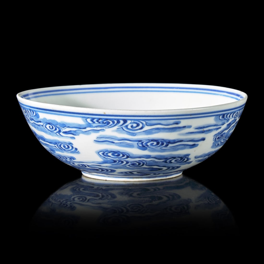 A Chinese Blue and White Porcelain 'Clouds' Bowl, Qinghua Zhenpin Mark, Qing Dynasty 清中: A Chinese Blue and White Porcelain 'Clouds' Bowl, Qinghua Zhenpin Mark, Qing Dynasty 清中期 '清華珍品'款青花祥雲盌 Decorat