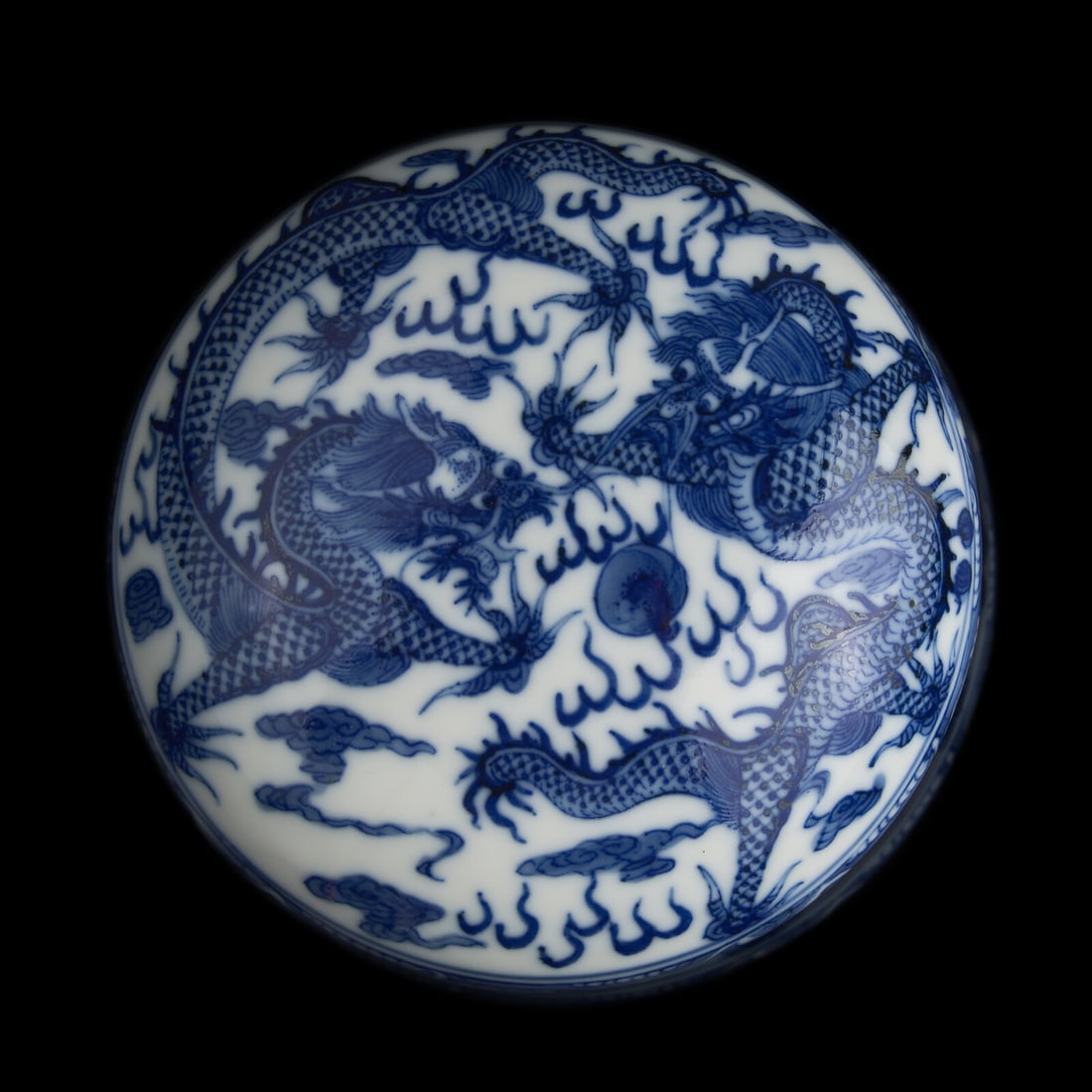 A Chinese Blue and White Porcelain "Dragons" Seal Paste Box, Late 19th/Early 20th Century 晚 (1 of 4)