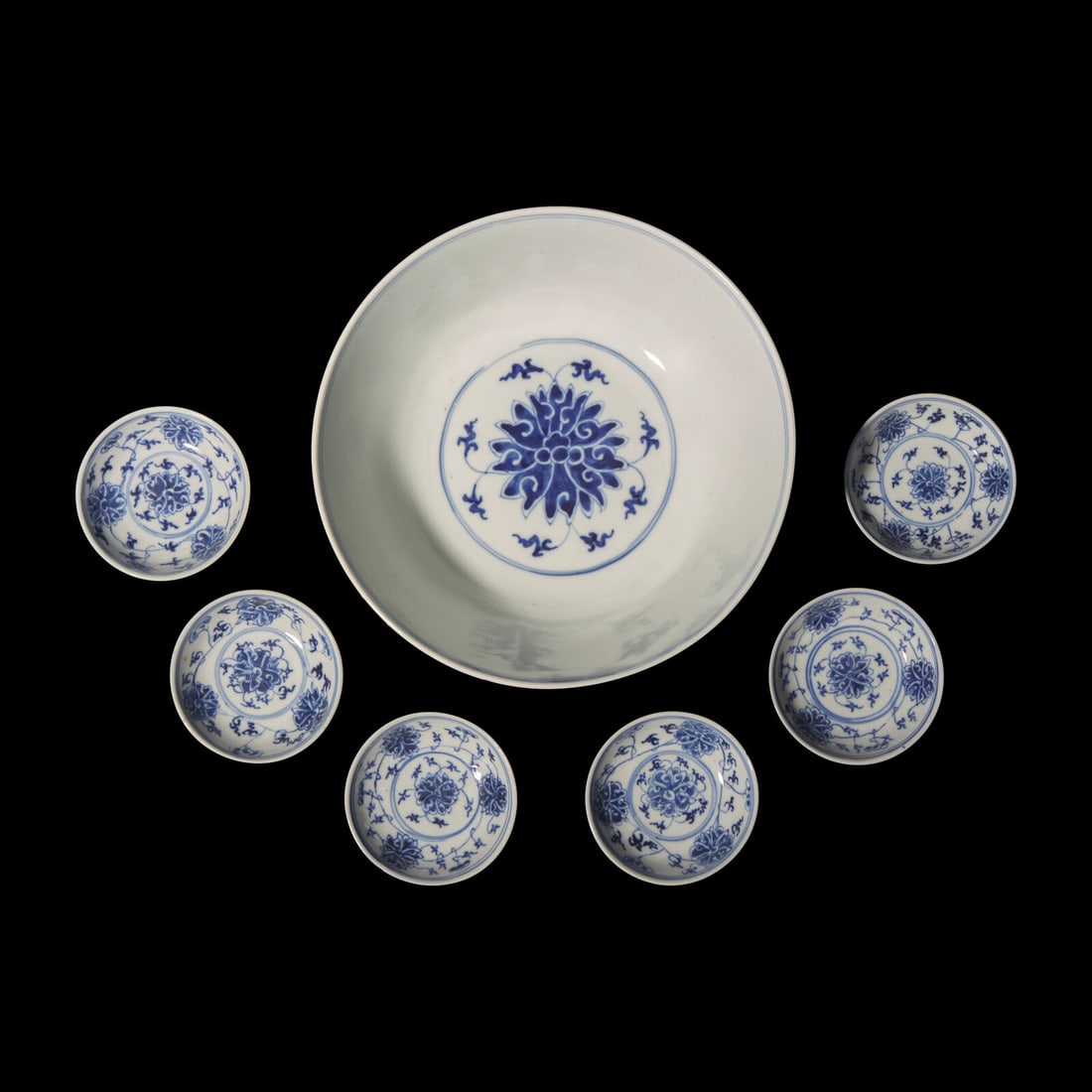 A Group of Seven Chinese Blue and White "Lotus" Dishes, 19th to 20th Century 晚清 (1 of 3)