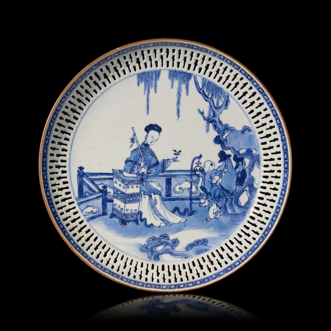 A Chinese Export Blue and White Reticulated "Meiren and Boys" Dish, Qianlong Period 清乾 (1 of 2)