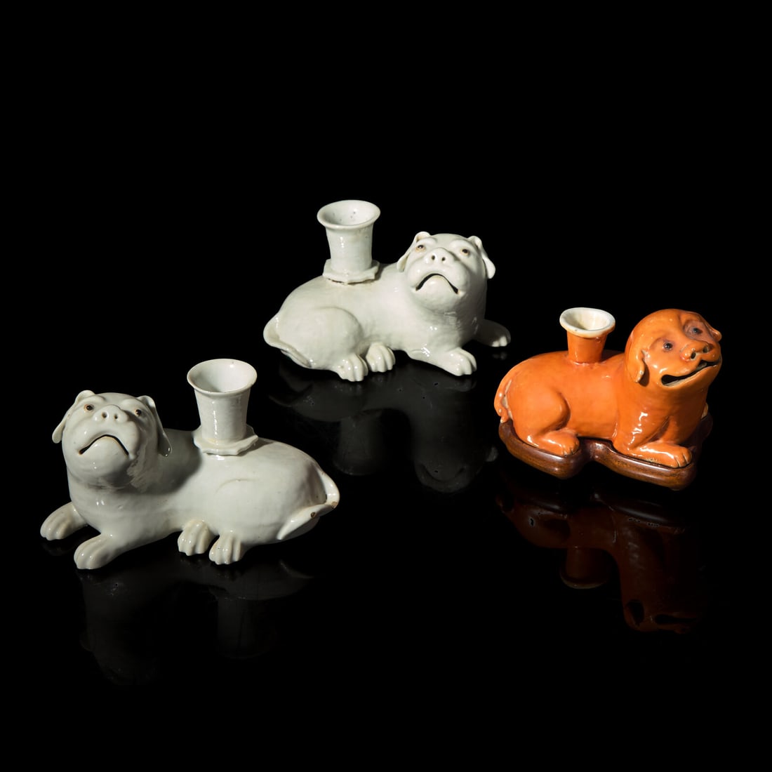 Three Chinese Export Porcelain Dog Candleholders, 19th Century 清晚期 外 (1 of 4)