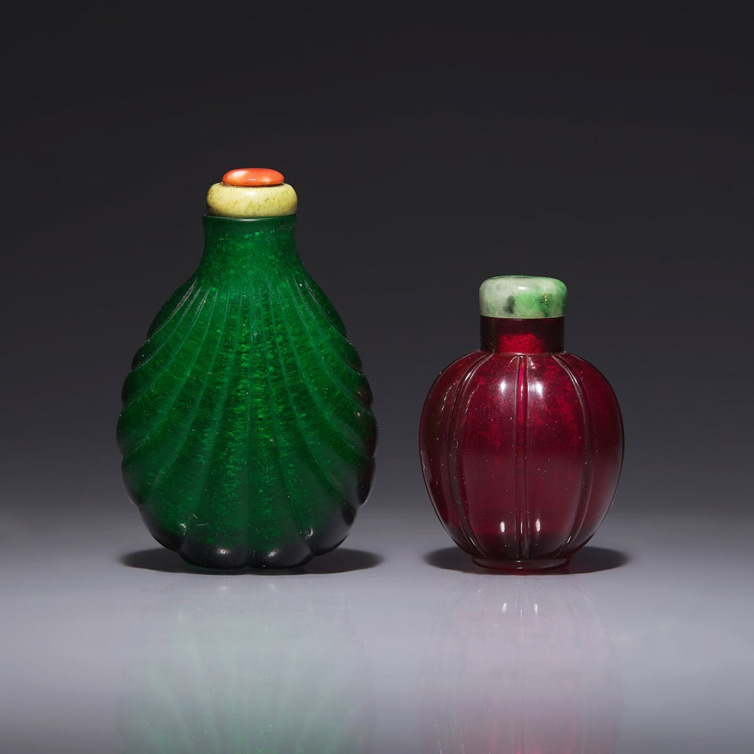 Two Chinese Colored Glass Snuff Bottles 料器鼻烟壺兩支: Two Chinese Colored Glass Snuff Bottles 料器鼻烟壺兩支 The first, 19th century, of emerald overlaid "snowflake" glass, of pear shape, with a cylindrical lippe