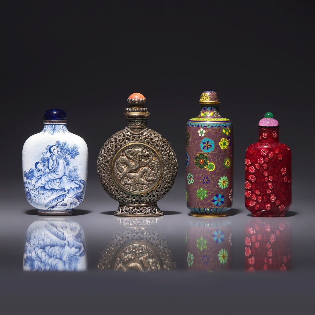 Four Assorted Snuff Bottles 鼻烟壺四支 (1 of 2)