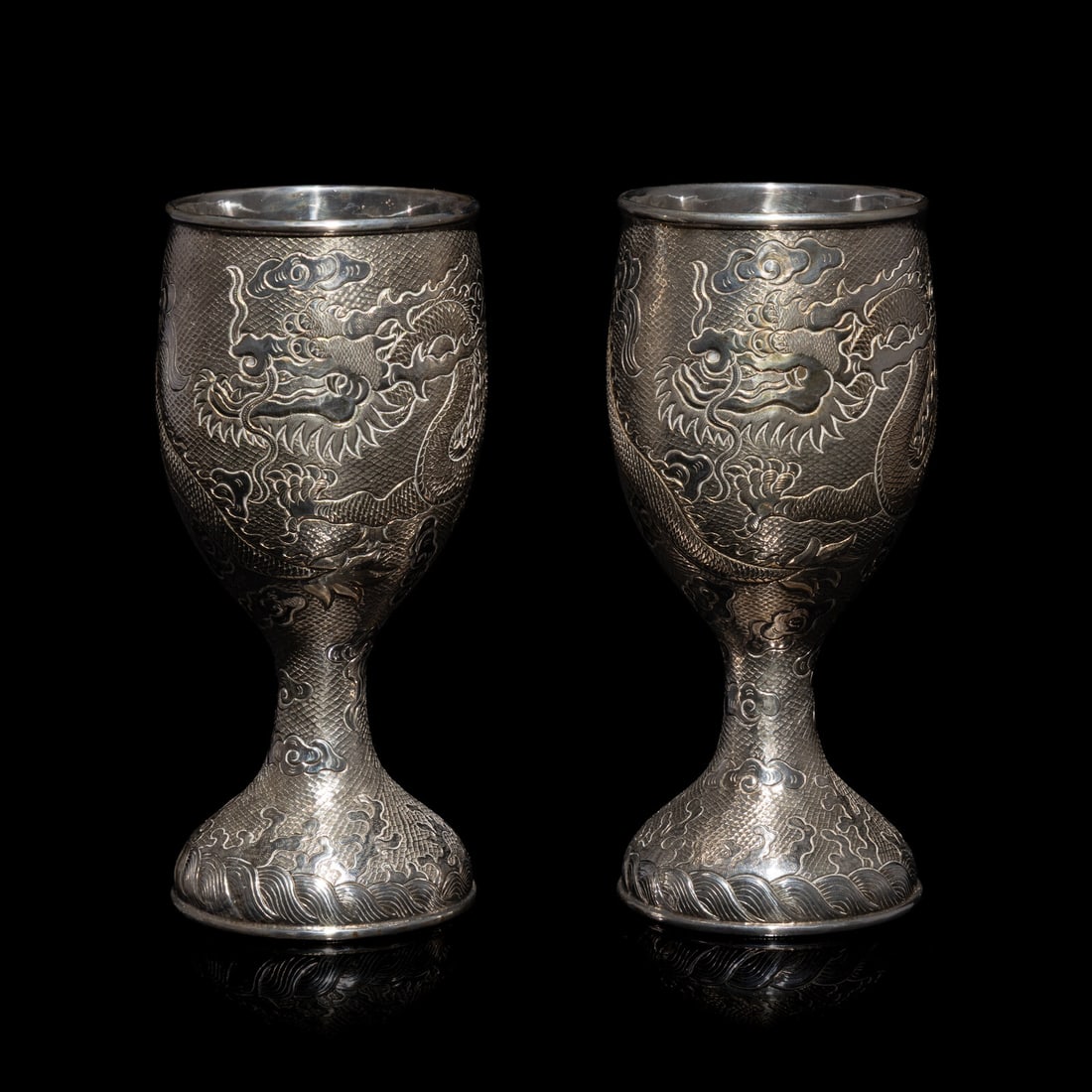 A Pair of Chinese Export Silver 'Dragon' Wine Cups, 20th Century 近代 外銷 (1 of 6)
