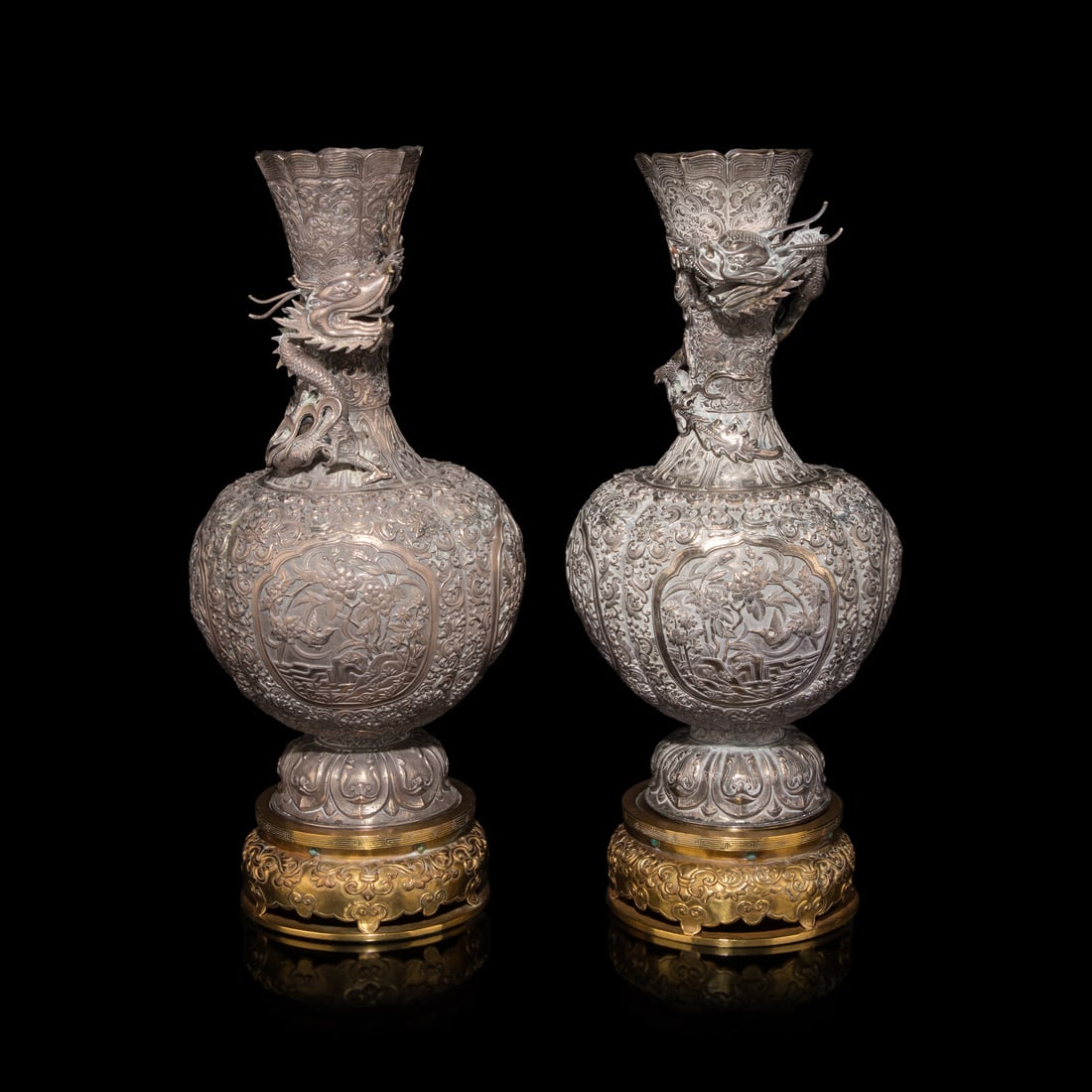 A Pair of Chinese Silver Vases, Late 19th-20th Century 晚清-民國 外 (1 of 3)